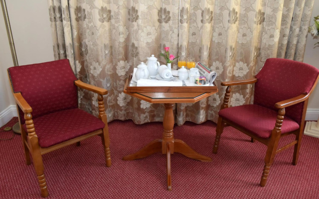 The Rhu Glenn Hotel