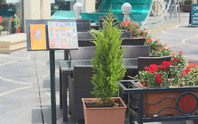 Tarqovi Hotel