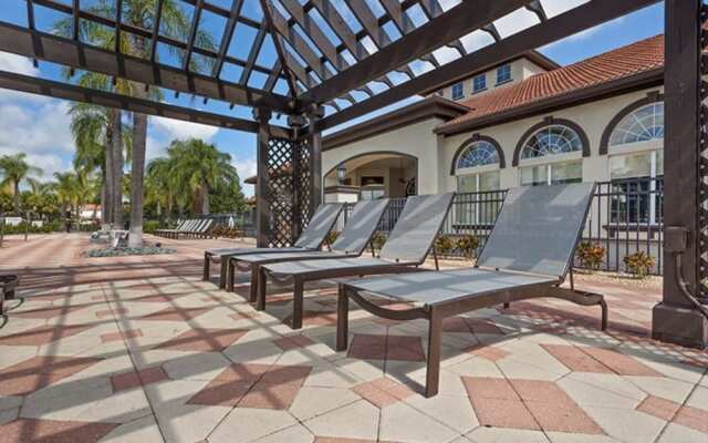 Roomy Town Home, Mickey-themed Bedroom! #4bv550