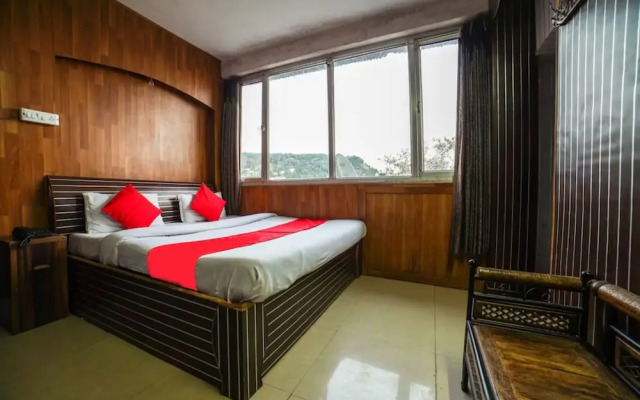 Goroomgo Long View Retreat Nainital