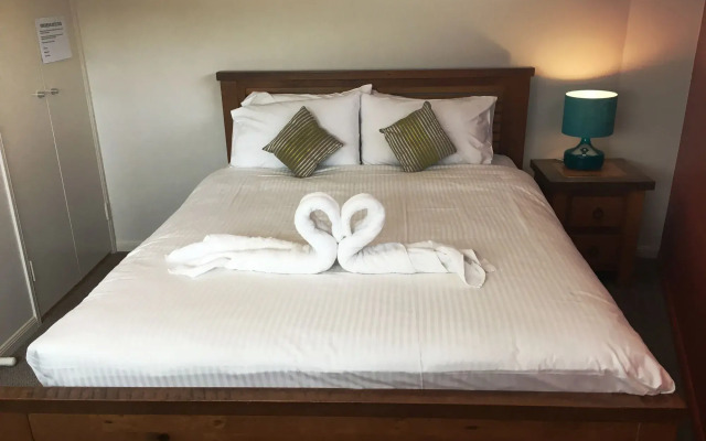 Grand Palais Boolarong Beachside Resort