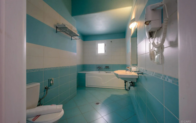 Aspalathras White Hotel