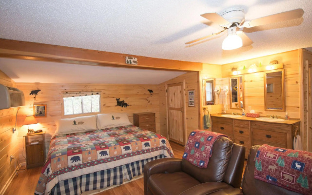 Upper Canyon Inn & Cabins