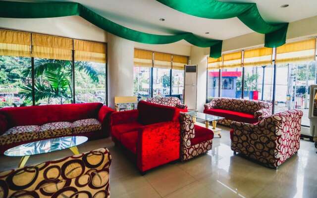 Reddoorz Plus near Mall Ratu Indah 2