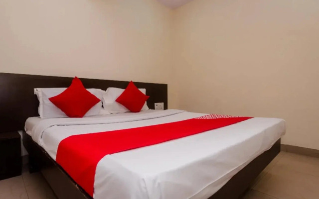 OYO 23285 The Diplomat Lodging