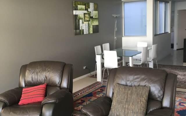 City Escape 3BD in Adelaides East End 7
