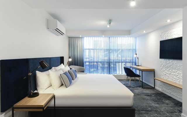 Отель Brady Apartment Hotel Flinders Street