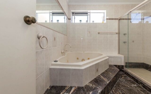 Laman Lodge, Unit 5, 15 Laman Street