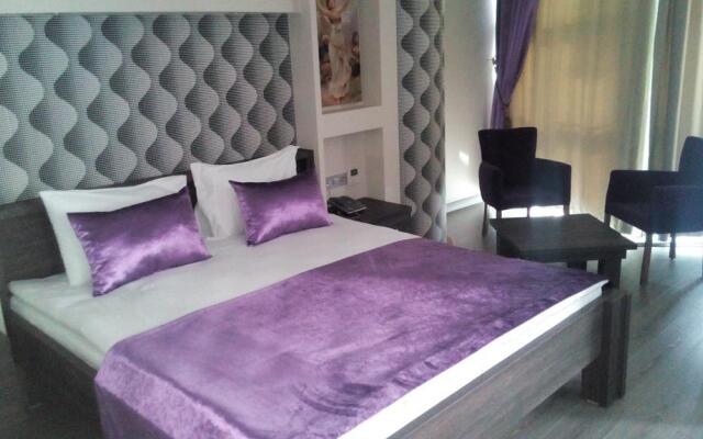Rey Manes Hotel