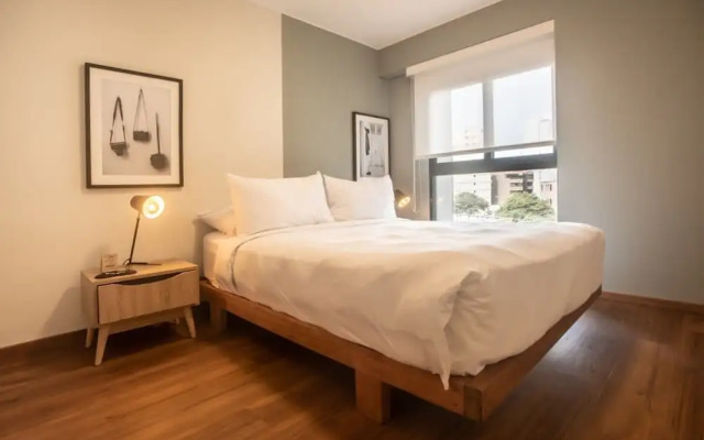 w Perfect 2BR With Balcony in Miraflores