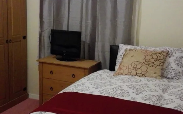 Manor 3bed House With Garden