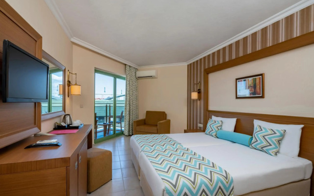 İz Flower Side Beach Hotel
