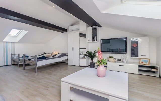 Awesome Home in Brzac With Wifi and 2 Bedrooms