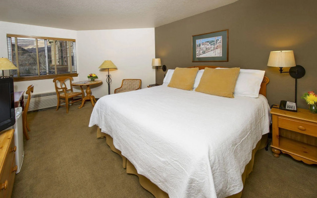 Inn & Suites at Riverwalk