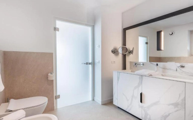 Modern flat in Merano with outdoor shower