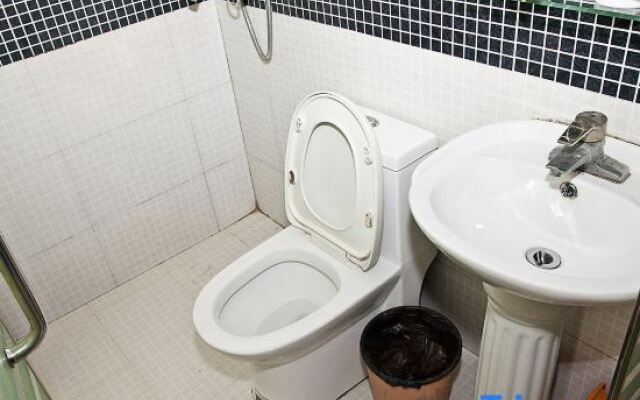 Cuiweiya Hotel (Shanghai Chifeng Road Subway Station)