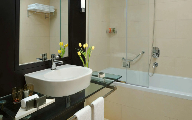 Mövenpick Jumeirah Lakes Towers Hotel