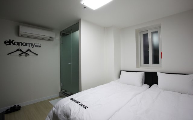 Ekonomy Hotel Myeongdong premier