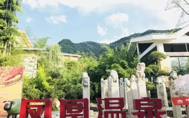 The Taibai Mountain Phoenix Spr Hotel