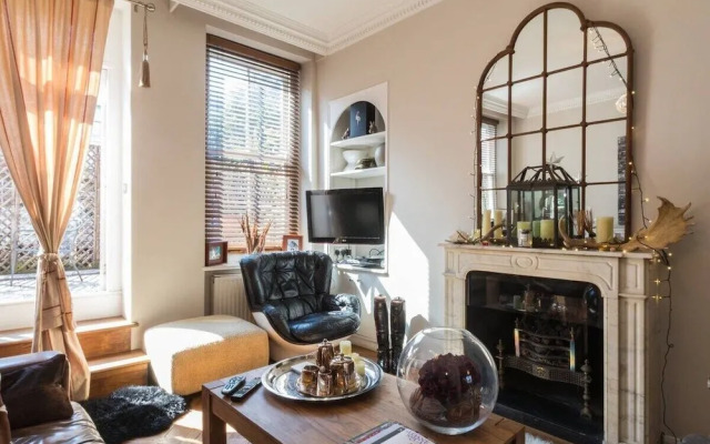 Stylish 1-bed With a Roof Terrace