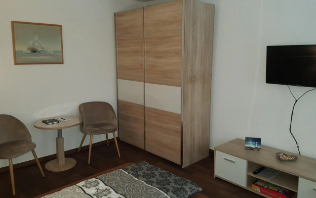 Ferienwohnung Dresden-Neustadt mit Parkplatz im Hof , Balkon ab April 2023