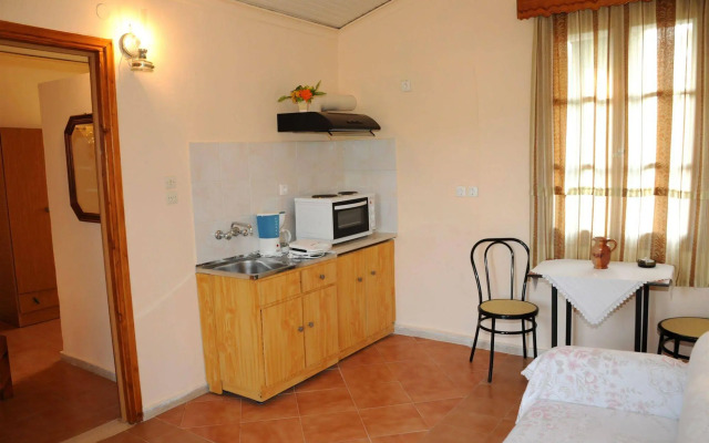 Topakas House