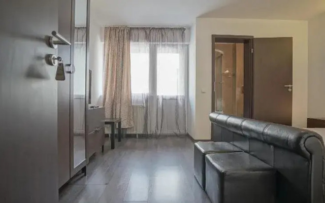 Cn2I Luxury Accommodation/ Monique