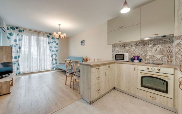 Bright and Newly Refurbished Apartment Near Center