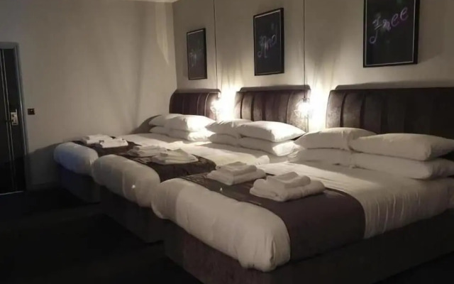 Hotel 105 by Hillcrest Hotel