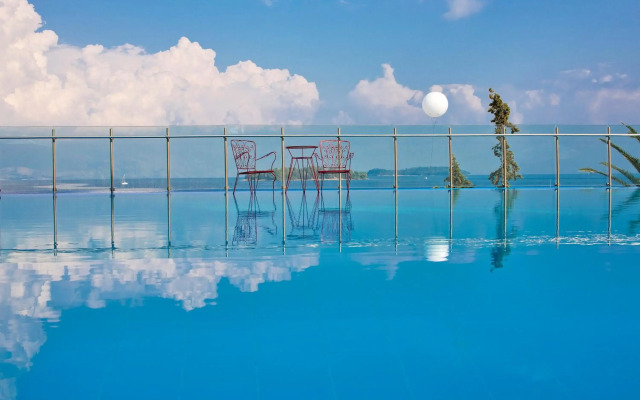 Kontokali Bay Resort & Spa
