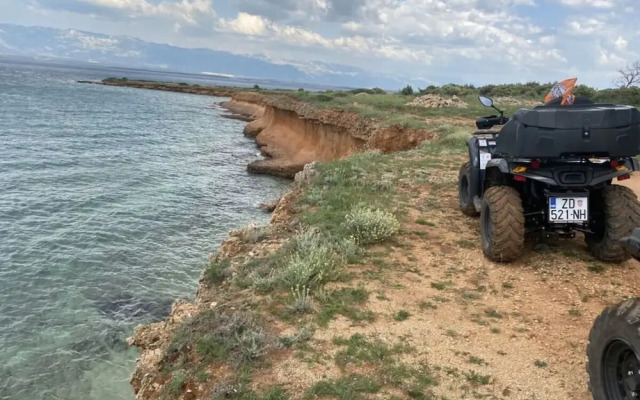 Blizina Mora II Modern Retreat