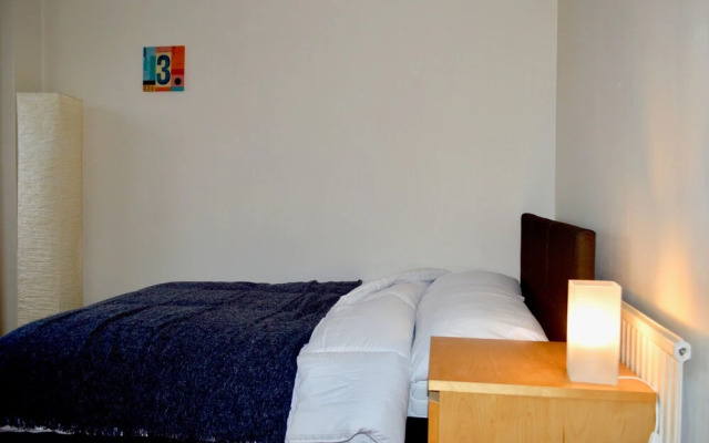 Spacious and Light 3 Bedroom Flat in Scenic Canonmills