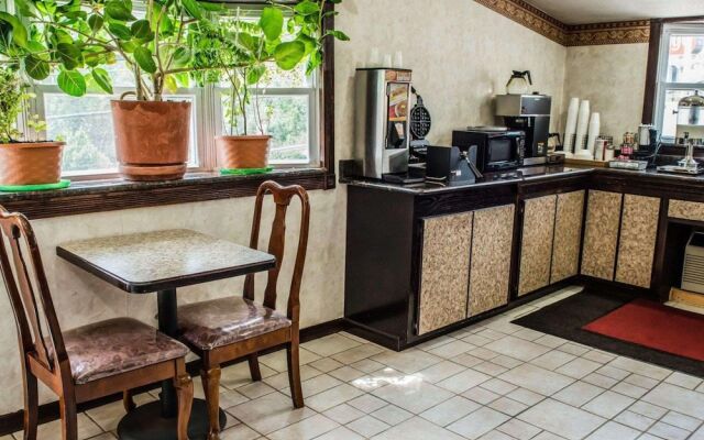 Econo Lodge Pittsburgh