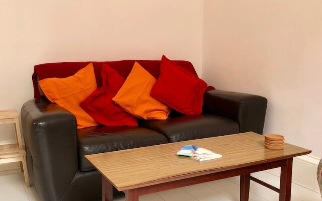 2 Bedroom Flat Near Leith