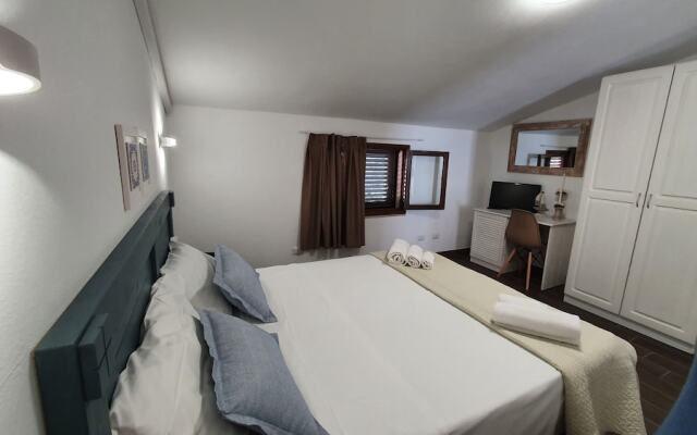 Apartment in Villa a Stone's Throw From the sea Up