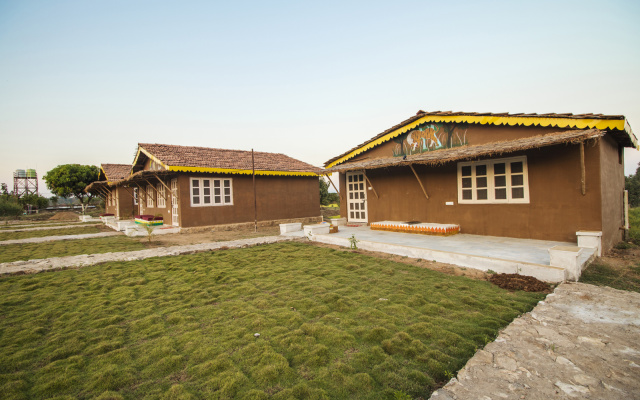 Pachmarhi Foothill Cottages by Vanyum