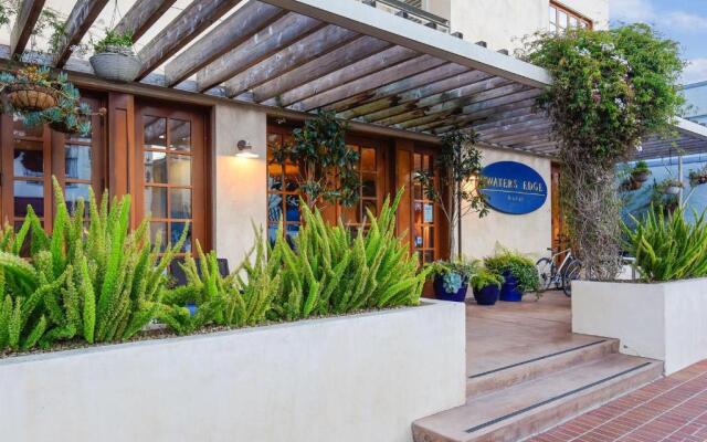 Waters Edge Hotel