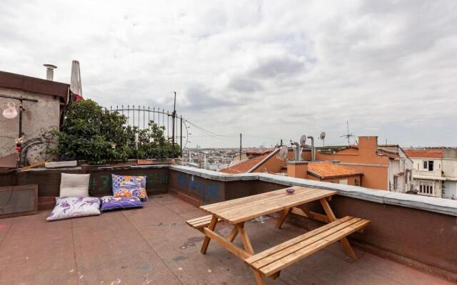 Renovated apartment at the heart of Istanbul with huge terrace