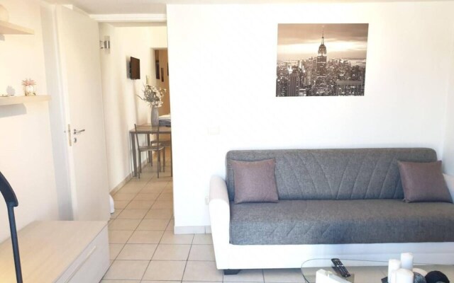 Charming 1-bed Apartment in Napoli