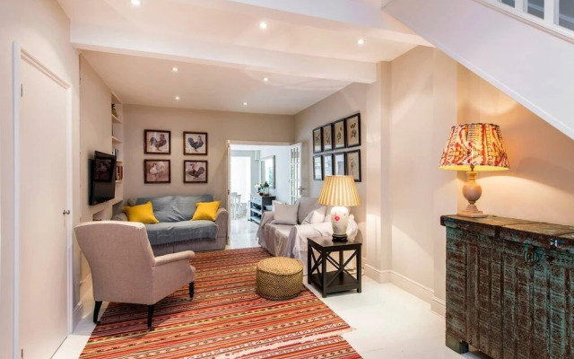 Delightful 2-bed Home, Fulham