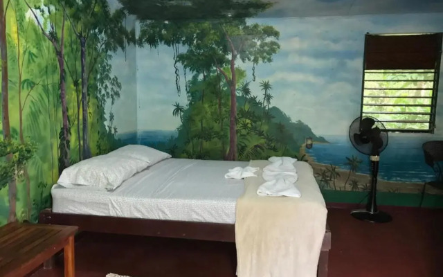 Palapa Hut Hostel & Camping