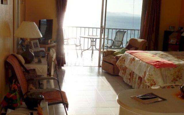 Skytop Beach Studio at Mobay Club