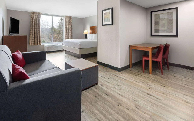 Hawthorn Extended Stay by Wyndham Ellsworth / Bar Harbor