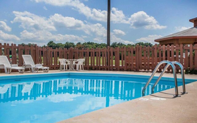 Econo Lodge Cameron