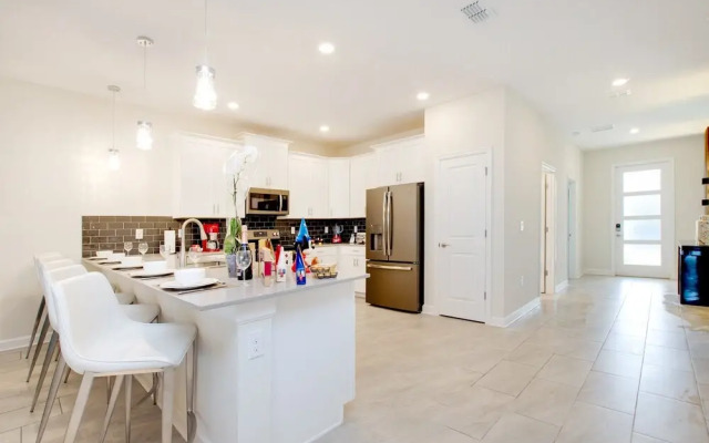 9 Bed 5 Ba Villa with Games, Pool & Spa