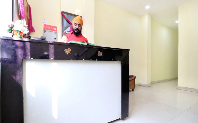 OYO 27650 Gian Residency