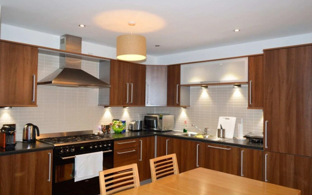 Modern 2 Bedroom Property in Central Edinburgh