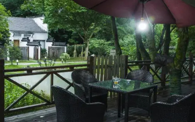 Weiduo Bieyuan Hostel
