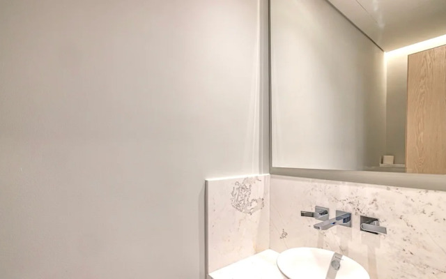 Luxurious St Regis 1 Bed Palm View