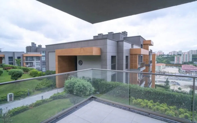 3 B Luxury Apt Near Arena Park AVM